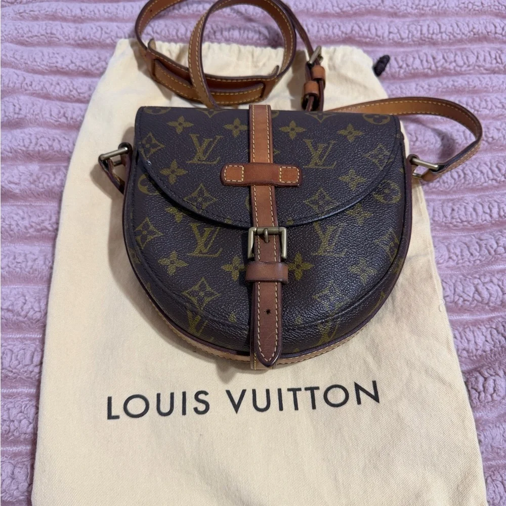Louis Vuitton Chantilly Monogram PM Crossbody Bag - Picture 3 of 17